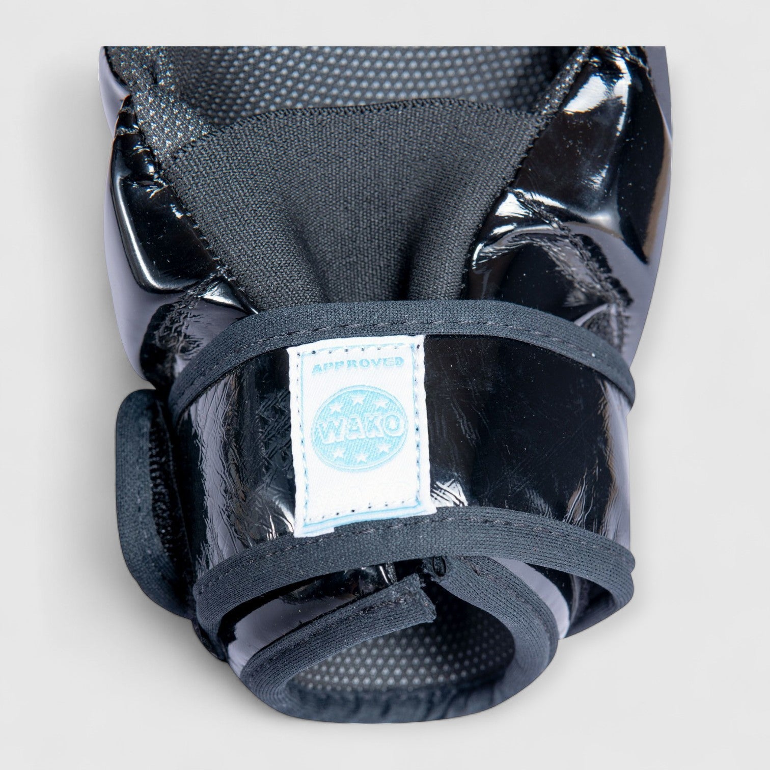 TOP TEN Glossy Pointfighter/Semikontakthansker - Svart/Hvit - CombatStore.no