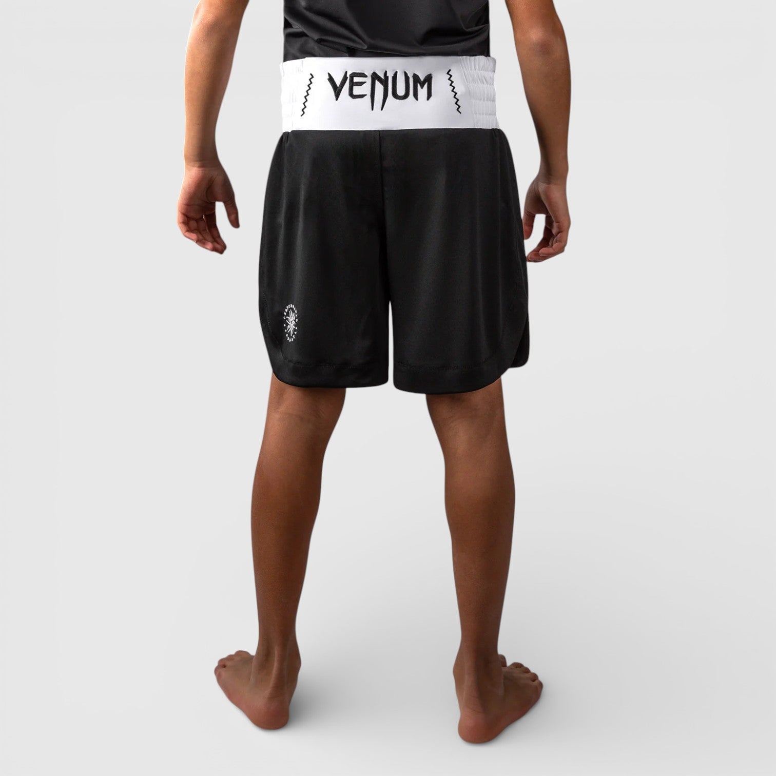 Venum Bokseshorts for barn svart og hvit - Combat Store AS
