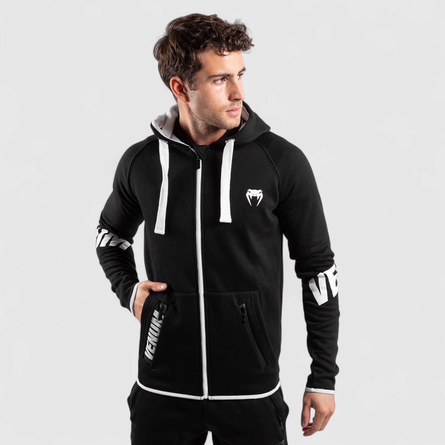 VENUM Contender 3.0 Hettejakke - Svart/Hvit - CombatStore.no