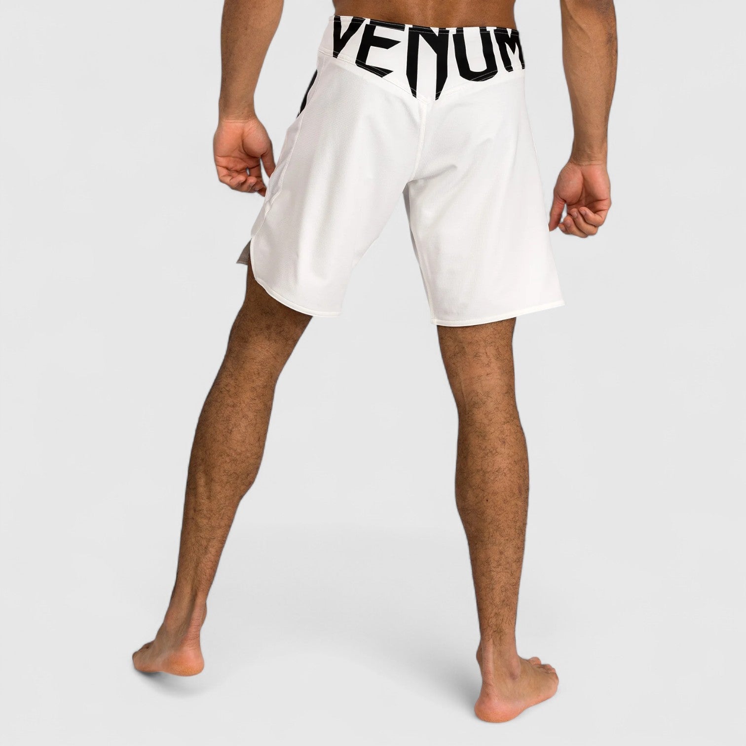 VENUM Light 5.0 Fightshort Hvit og Svart - CombatStore.no