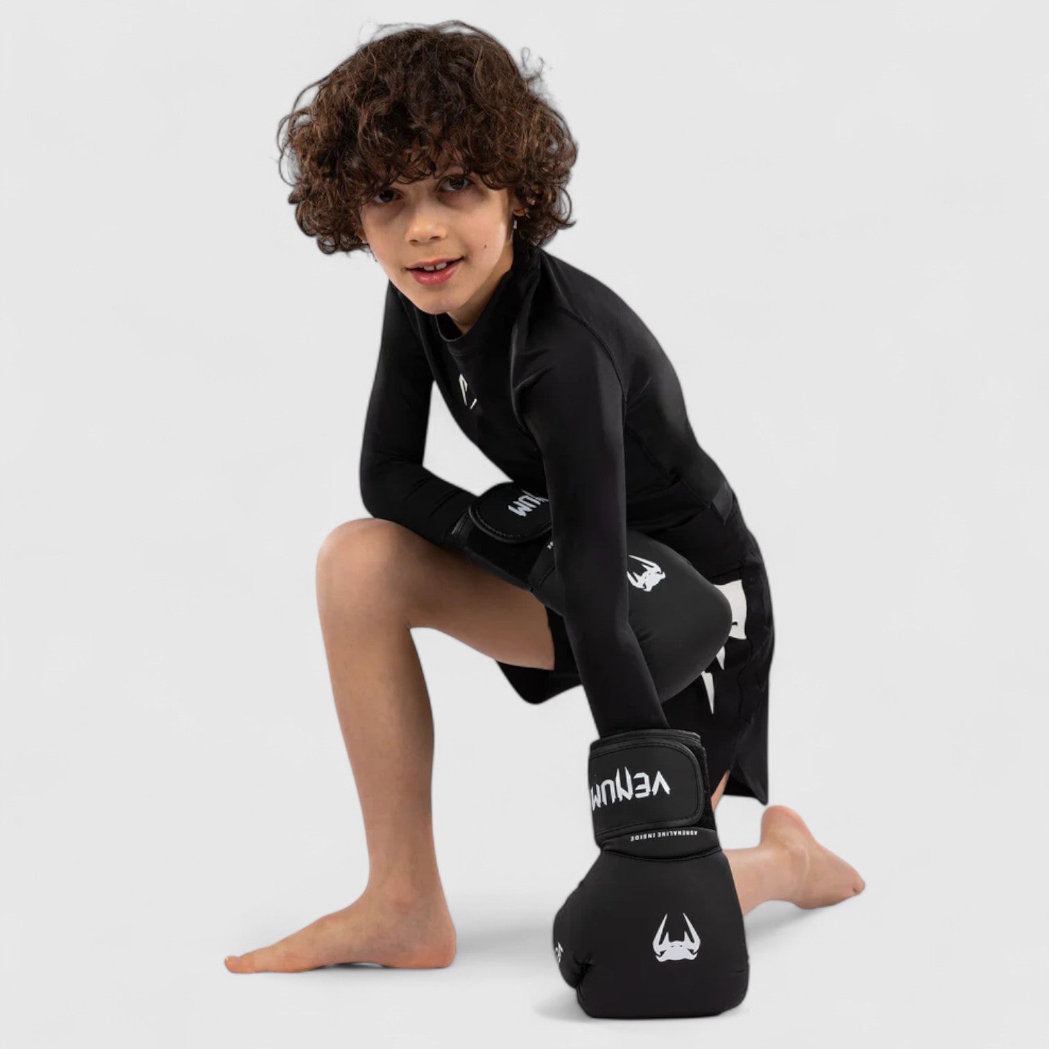 VENUM Light Kids Fight Shorts - Svart - CombatStore.no