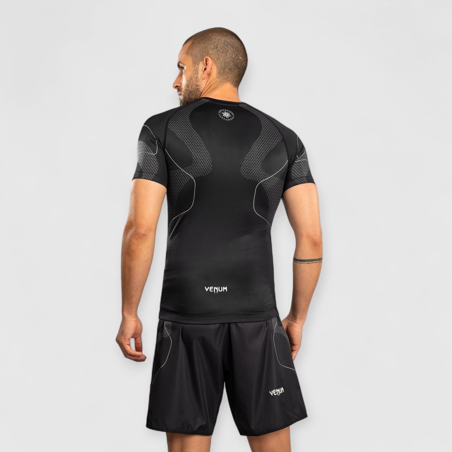 VENUM Nexus Rashguard med korte ermer - CombatStore.no