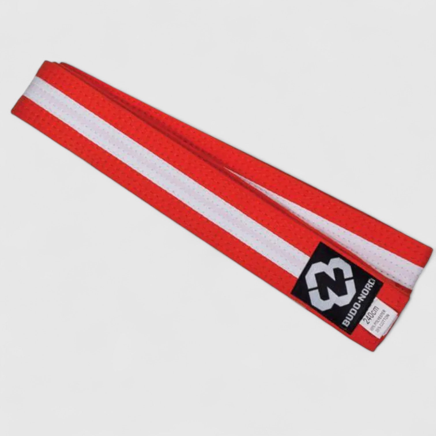 BUDO - NORD Belte med Stripe for kampsport og trening — klassisk kvalitet og holdbarhet - CombatStore.no