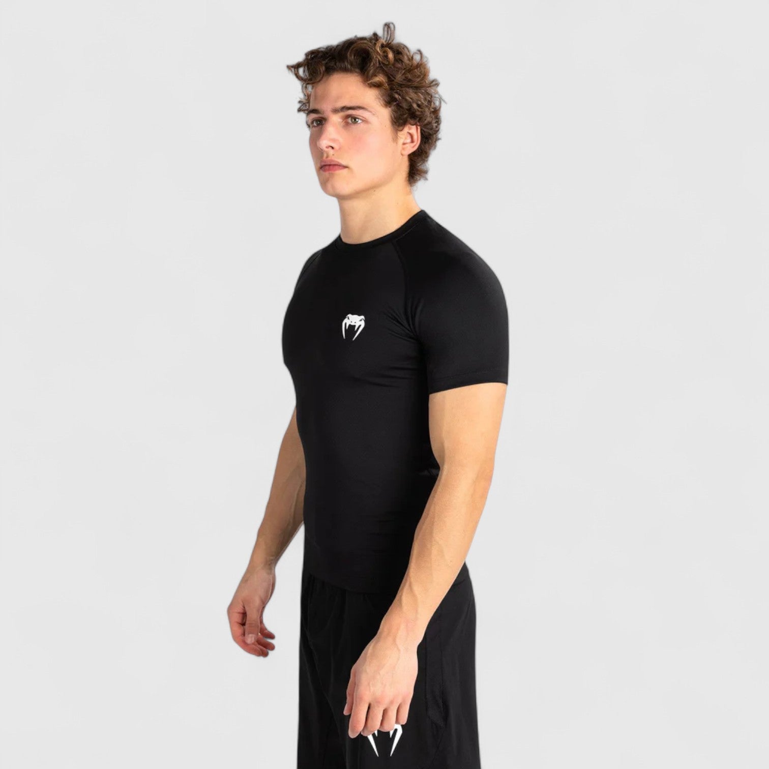 VENUM Contender rashguard med korte armer - CombatStore.no