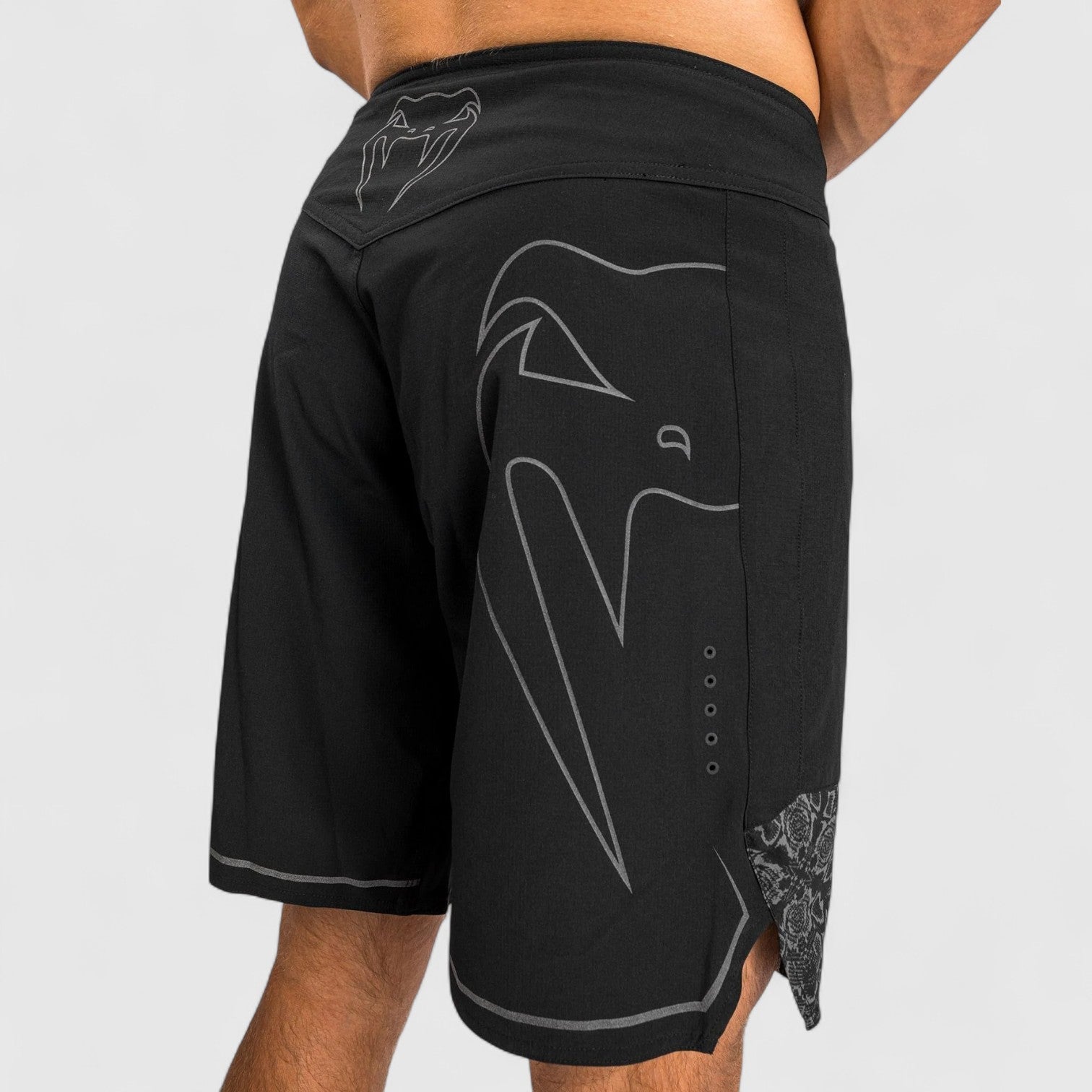 VENUM Reflective Kampshorts Light 4.0 Svart/Svart - CombatStore.no