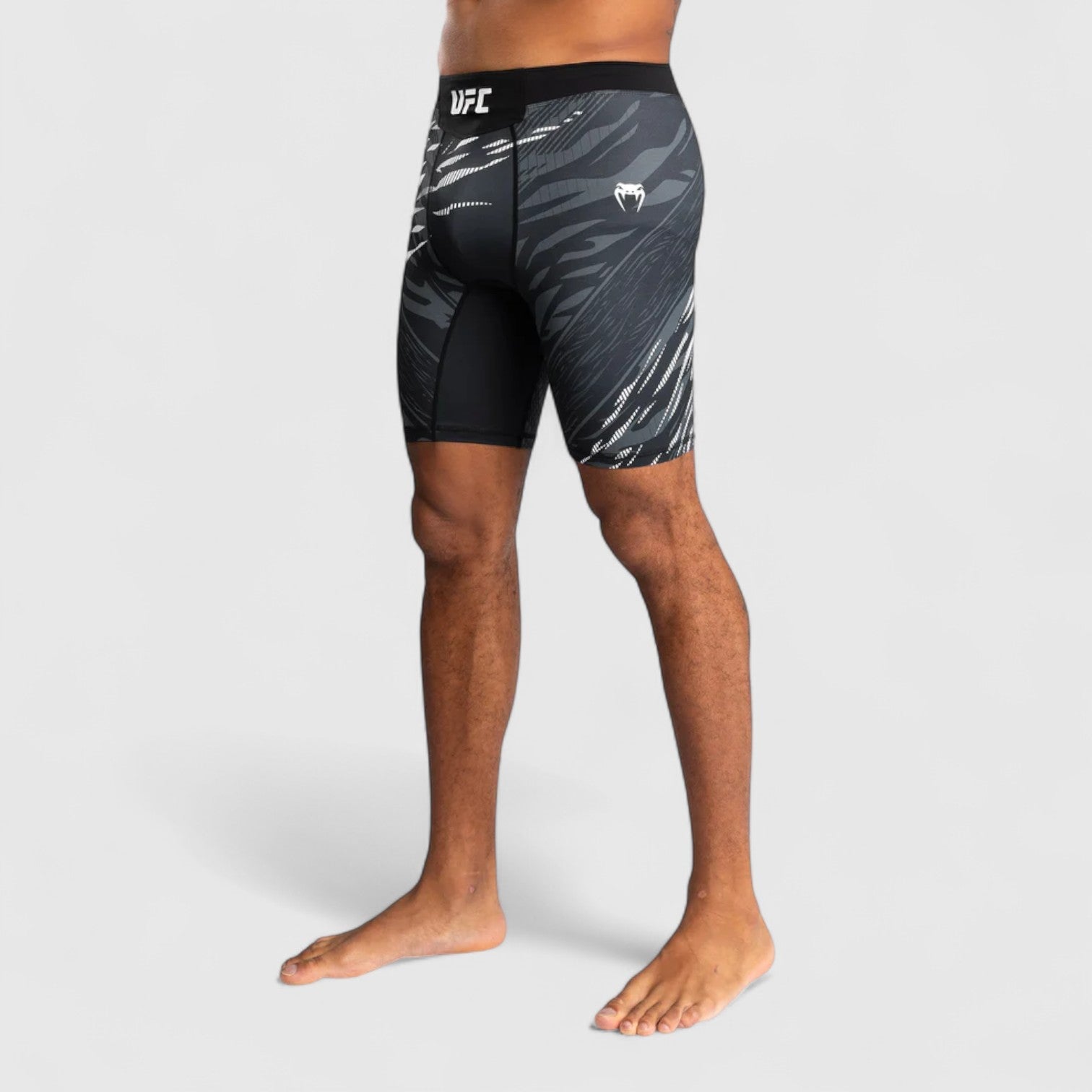 VENUM UFC Fusion Fight Night Vale Tudo Fight Shorts Svart - CombatStore.no